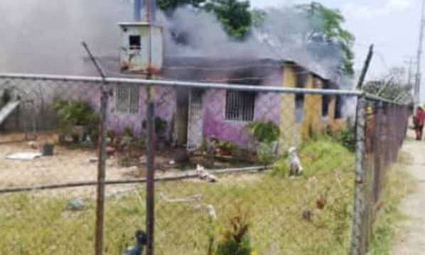 Madre soltera con 4 hijos pierde casa por incendio en Cabimas