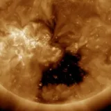 
			Detectan un agujero en el Sol más grande que 60 Tierras		