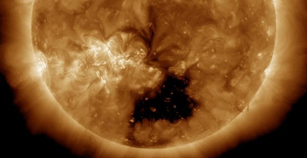 
			Detectan un agujero en el Sol más grande que 60 Tierras		