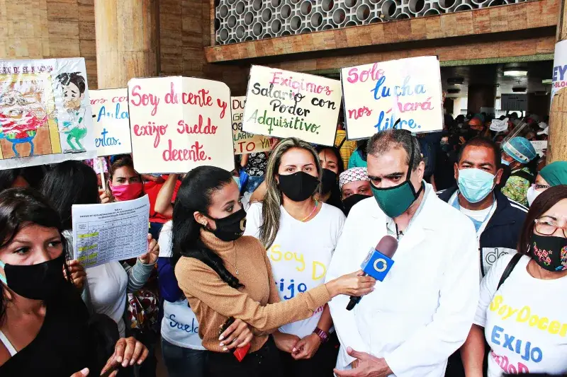 File:Protesta por salarios de docentes y trabajadores de la salud en Caracas, 2020 36.jpg