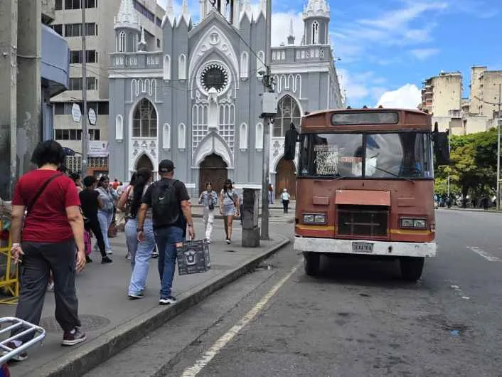 Caracas sigue con 60% de transporte tras sismos