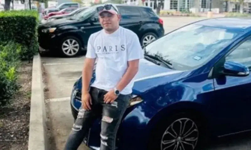 Migrante venezolano herido por ICE sigue con bala en la columna