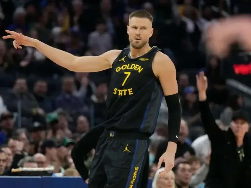 Warriors aseguran a Porzingis con un pacto de dos campañas y 40 millones