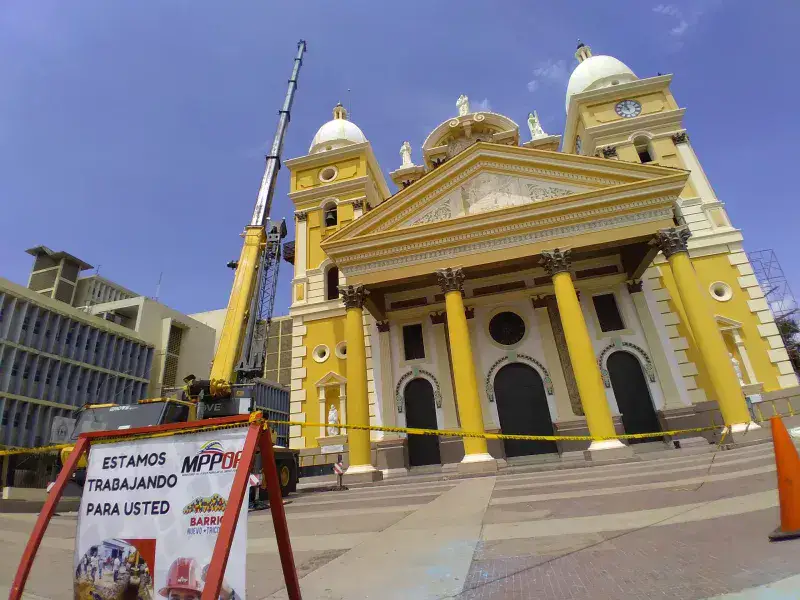 En Zulia embellecen Basílica de la Chinita para las festividades