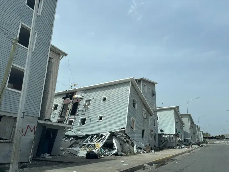 Edificio de la Gran Misión Vivienda colapsa en terremoto en La Guaira