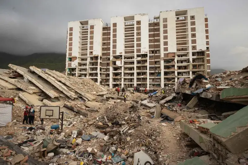 Piden resguardar escombros tras colapso de 190 edificios