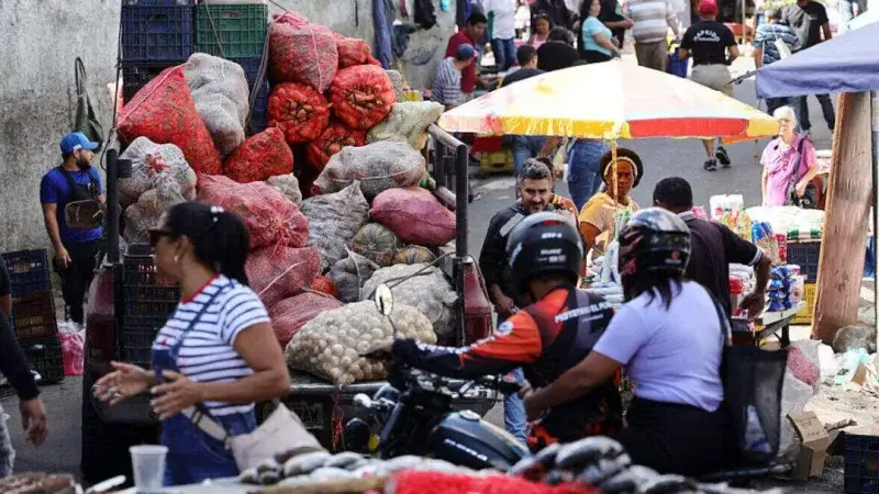 Datanalisis: El bolívar dura apenas 48 horas en el bolsillo
