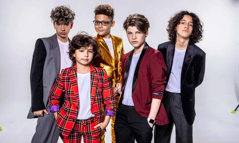 Menudo regresa a su esencia con nuevos integrantes y música bilingüe