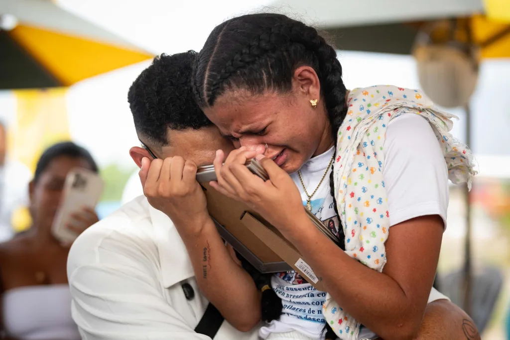 Suárez sepulta a seis familiares tras los sismos que golpearon a La Guaira