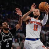 Los Knicks remontan ante los Spurs y quedan a un triunfo del campeonato