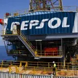 Repsol espera cuatro barcos de crudo venezolano antes de fin de año