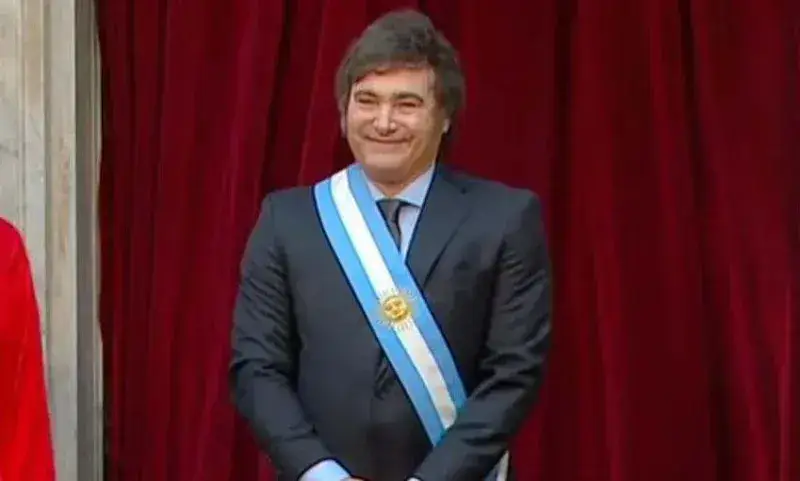 Milei jura "por Dios y por la patria" como nuevo presidente de Argentina