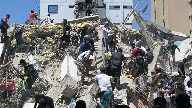 Fuerte terremoto de magnitud 7,4 causa graves daños en Colombia