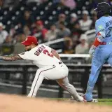 Vladimir Guerrero Jr. fuera de la alineación por molestia muscular