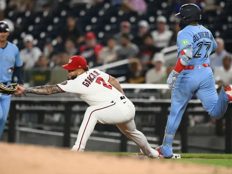 Vladimir Guerrero Jr. fuera de la alineación por molestia muscular
