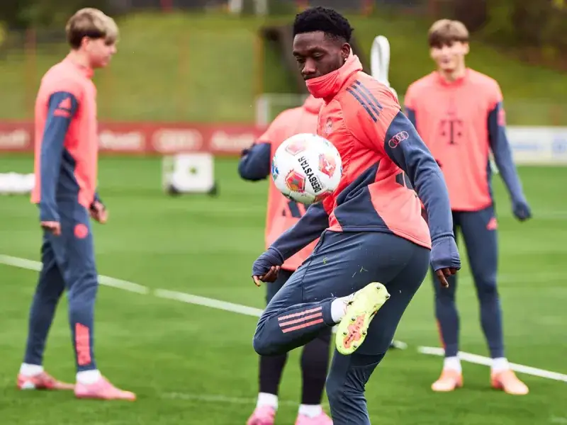 Bayern no ve a Brown como reemplazo y mantiene a Davies en el plan