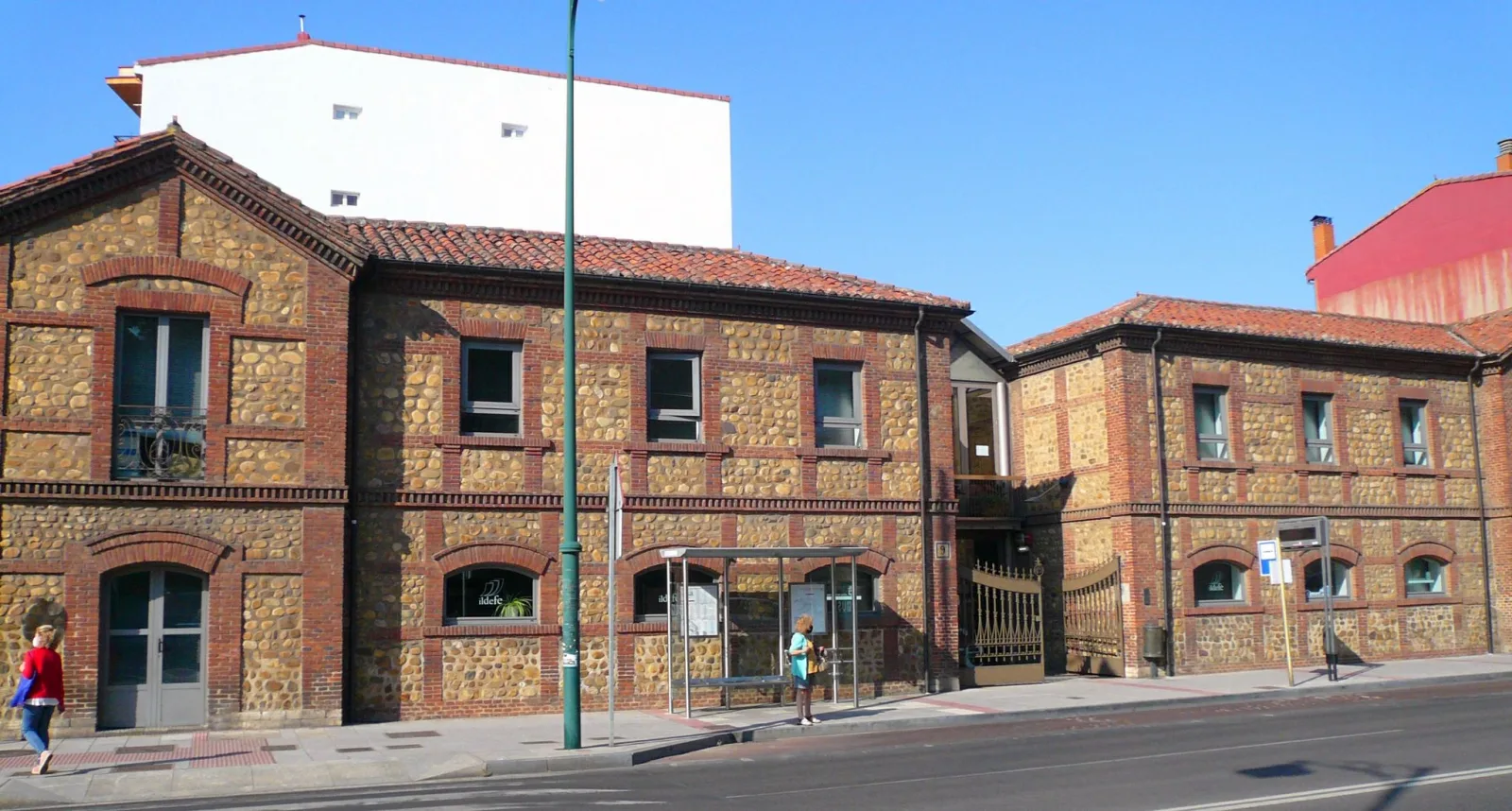 File:León - Vivero de Empresas León Oeste 1.jpg