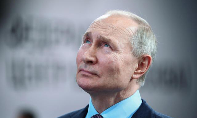 Putin vuelve a su despacho tras ataque con drones contra el Kremlin
