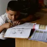 La crisis educativa deja aulas vacías y 80% de desnutrición