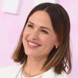 Jennifer Garner Says This One Mask Keeps Her Hair Healthy