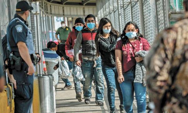 Conceden 2.320 tarjetas humanitarias a migrantes varados en México