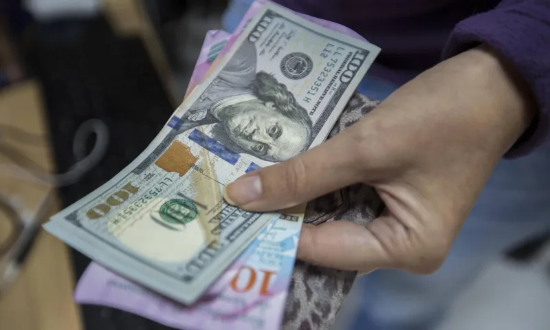 Dólar oficial supera los 600 bolívares y sigue al alza en el mercado cambiario