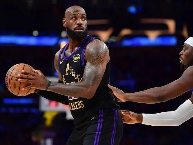 LeBron James firma con los 76ers por dos temporadas