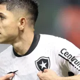 Botafogo pasó a cuartos de Libertadores con gol de Savarino