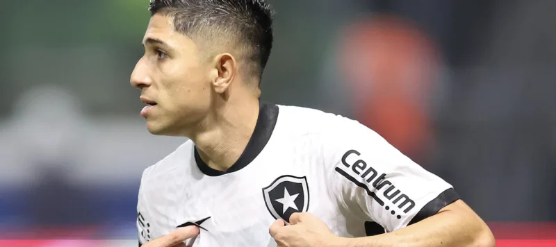 Botafogo pasó a cuartos de Libertadores con gol de Savarino