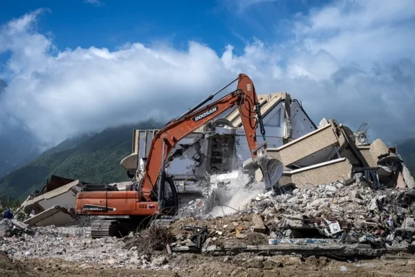 Despeje de escombros: el reto post-terremoto en La Guaira