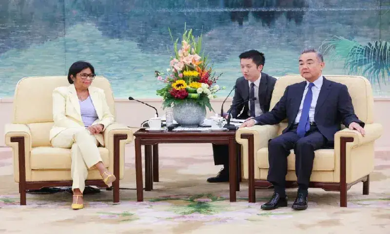 China califica de "sólidas como roca" relaciones con Venezuela