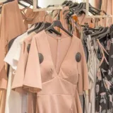 Los vestidos y las faldas infaltables del verano 2024