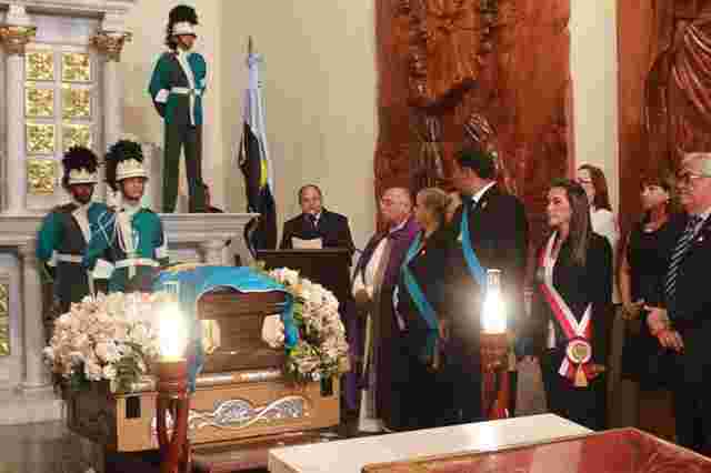 Felipe Pirela en Panteon Regional