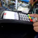Por qué no conviene dictar la clave bancaria en voz alta