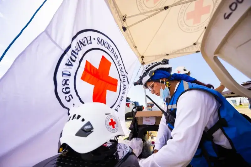 Cruz Roja despliega hospital de campaña en Macuto tras los sismos del 24 de junio