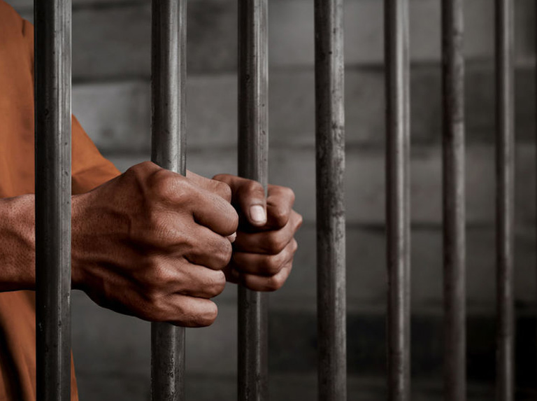 Condenado a 23 años por abusar de hijastra