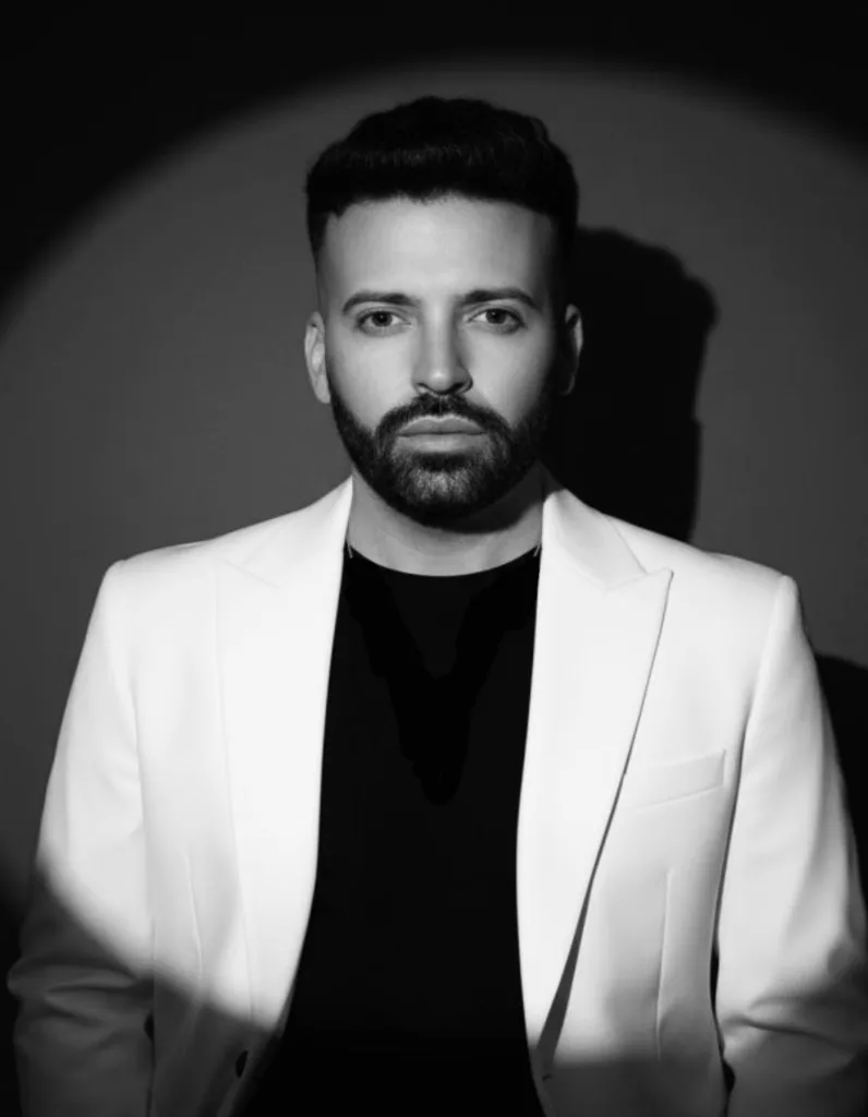 Rafael Bueno revela los cortes y tonos que dan más cuerpo al pelo fino