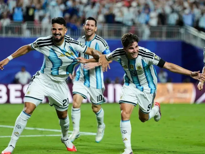 Argentina avanza a semifinal del Mundial tras gol de Álvarez