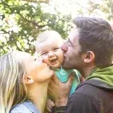 Tener una hija se asocia con más apego y apoyo en pareja
