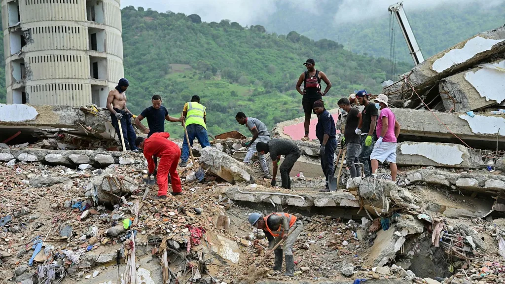 Un mes después del sismo, Venezuela sigue buscando a sus muertos