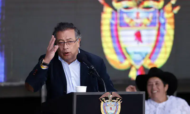 Petro busca una “nueva conversación” con Maduro sobre la crisis de Venezuela