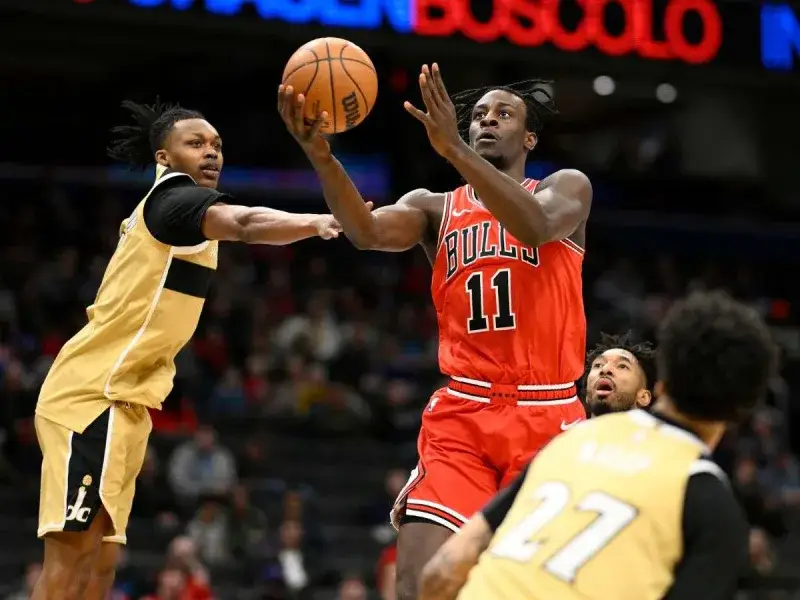 Raptors estudian renovar a Kawhi Leonard por $123,7 millones