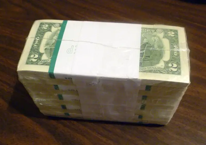 File:1000 United States two-dollar bills in shrink wrap.jpg