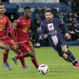 Hinchas del PSG exigen la salida de Messi