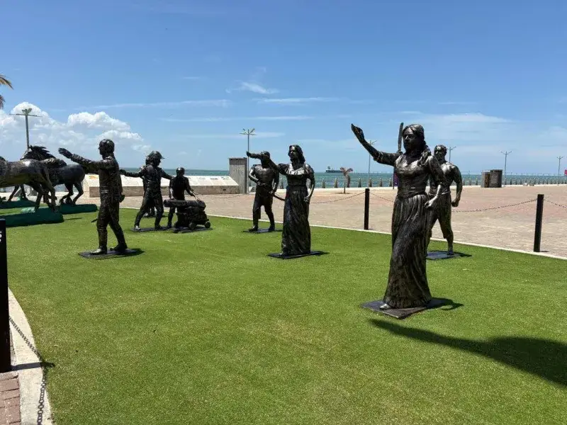 Maracaibo abrió muestra y limpió el monumento del lago