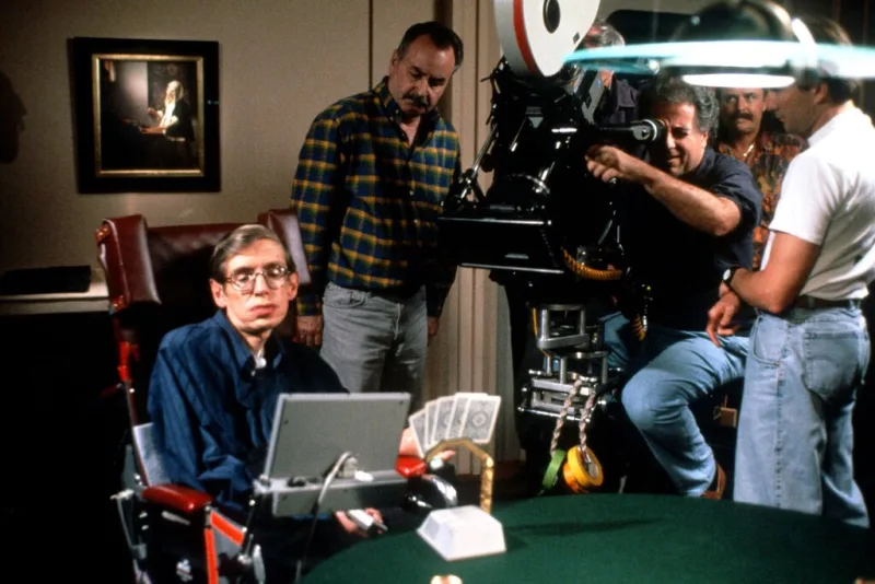 Stephen Hawking hizo el único cameo real de autointerpretación en Star Trek