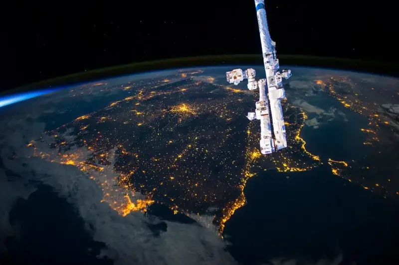 El LED ha cambiado el color de las ciudades y ya deja ver un planeta más blanco