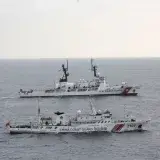 China despliega cinco destructores diarios para aislar