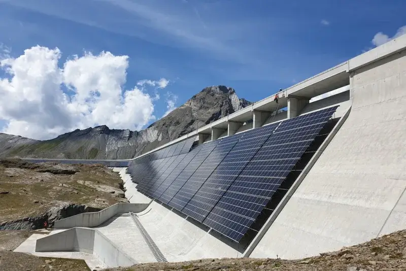AlpinSolar: 5,000 paneles a 2,500 m generan más energía que en valle