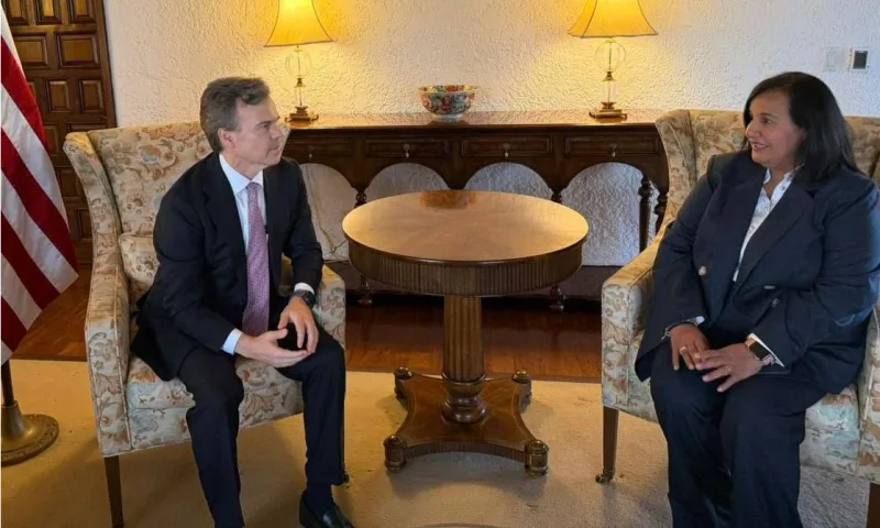 John Barret respalda reconciliación política tras reunión con Dinorah Figuera